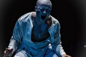 战术调整首场状态出色，尤文图斯观众沸腾！，浓眉哥重返赛场上演精彩一战(尤文图斯对莱切比分预测)-爱游戏