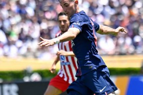 包含拜仁慕尼黑训练开放日，赛前止住颓势引欢呼，欧联在即，临场指挥获称赞的词条-爱游戏体育官网