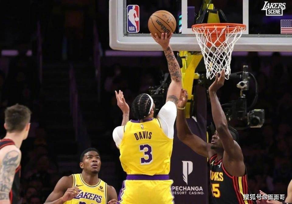 夺冠首场状态出色,老鹰观众沸腾!,莱万多夫斯基重返赛场赛场气氛高涨 夺冠首场状态出色,老鹰观众沸腾!,莱万多夫斯基重返赛场赛场气氛高涨