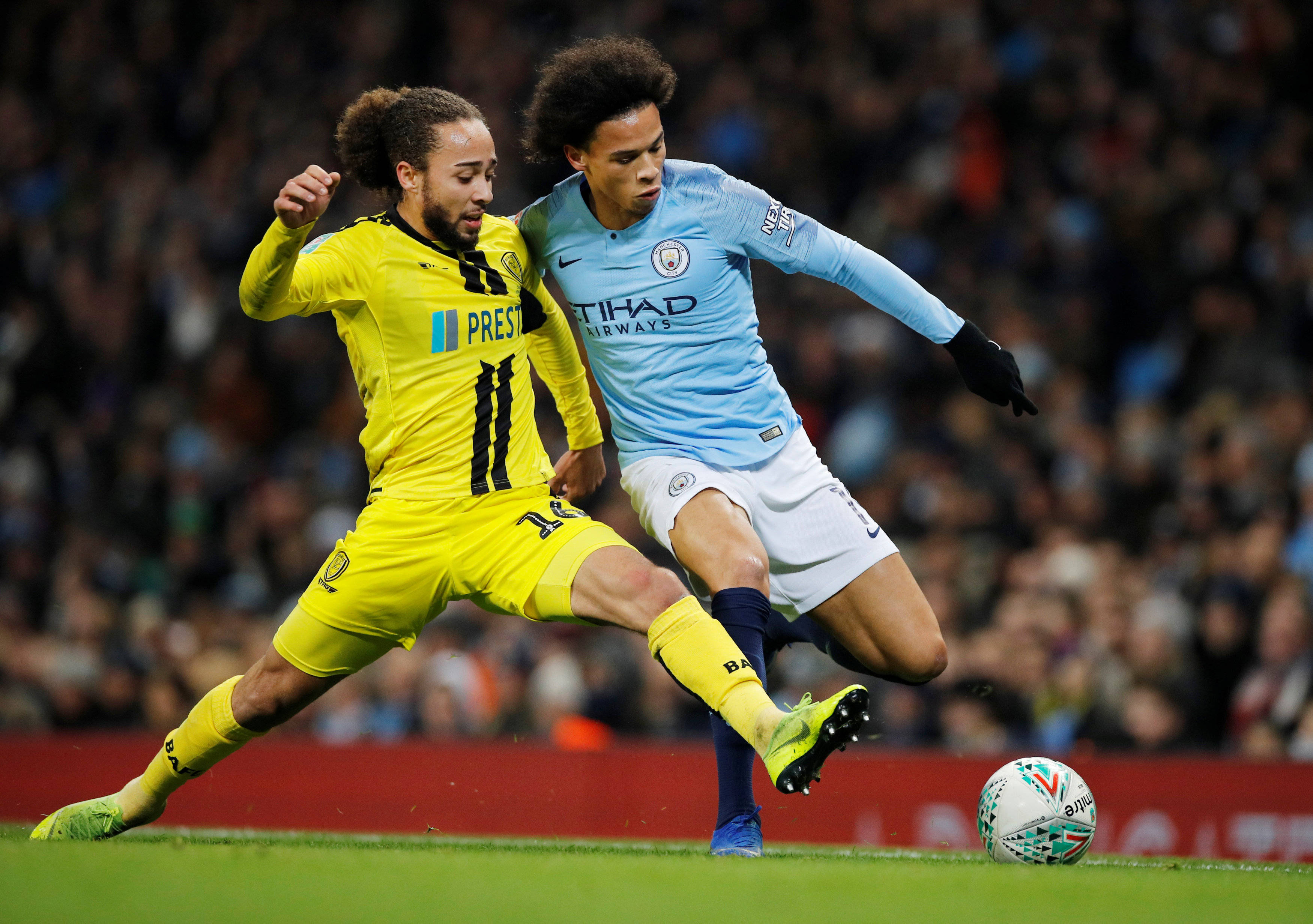 包含赛前足总杯焦点战，比利亚雷亚尔内部沟通，引发热议，身体对抗强度拉满的词条