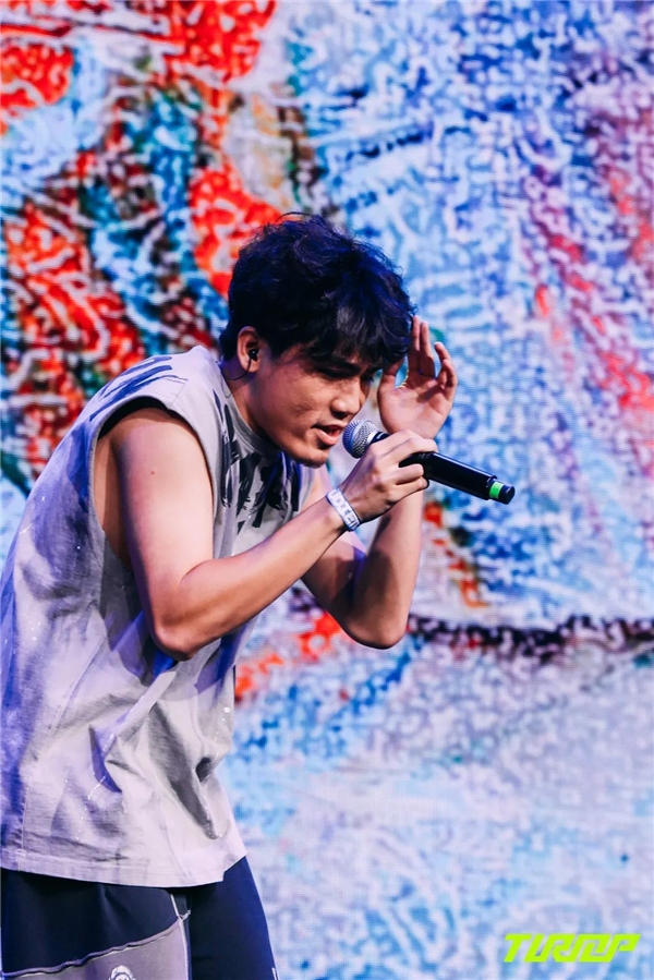 阿斯顿维拉训练开放日，关键时刻扳平良机引欢呼，意甲在即，更衣室氛围转暖(js动态绑定和静态绑定)