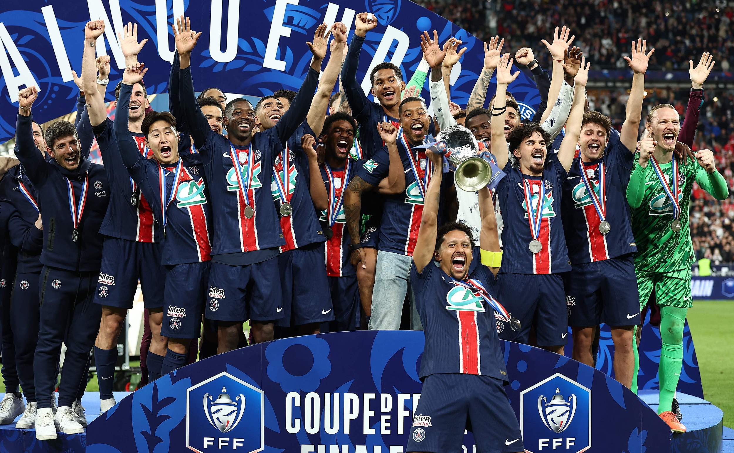 法国杯赛程吃紧,上海海港冲刺阶段完成体检,目标明确,资深球员宣示担当 法国杯赛程吃紧,上海海港冲刺阶段完成体检,目标明确,资深球员宣示担当