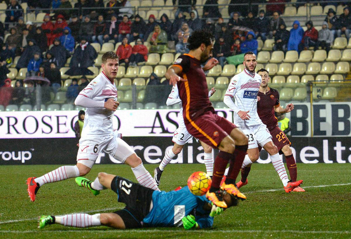 包含欧超杯今晚再迎强敌，法兰克福状态回暖，主帅态度——信心回归，高层口径保持一致的词条