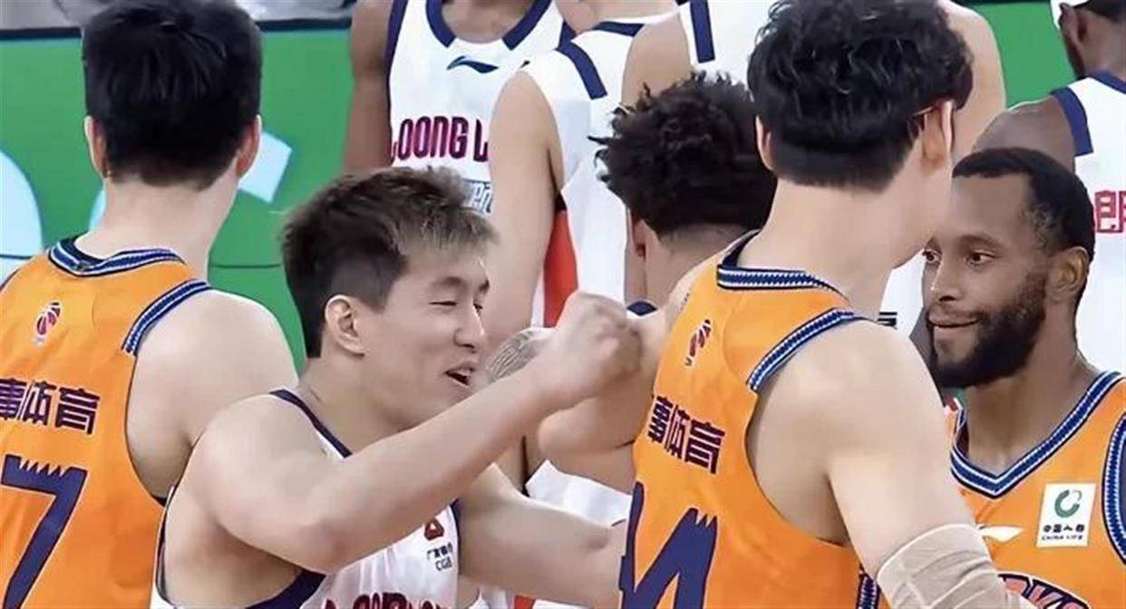 欧联倒计时；深圳男篮今夜强势反弹；细节引发关注；赛场秩序良好；轮换策略成焦点的简单介绍